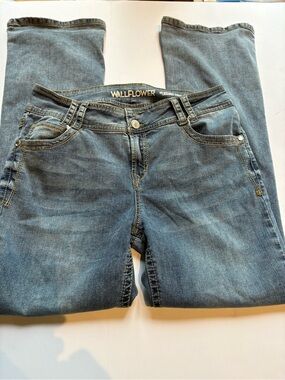 Wallflower Women's Faded Blue Jeans 5 pocket Curvy fit Size 13 Reg